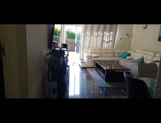 2 BEDROOM TOWNHOUSE FOR SALE IN BLACKHEATH